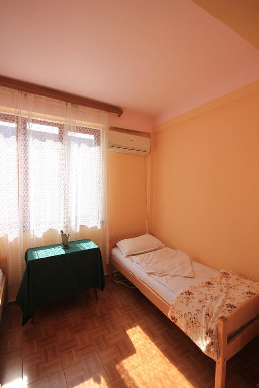יירבאן Center Hostel And Tours מראה חיצוני תמונה