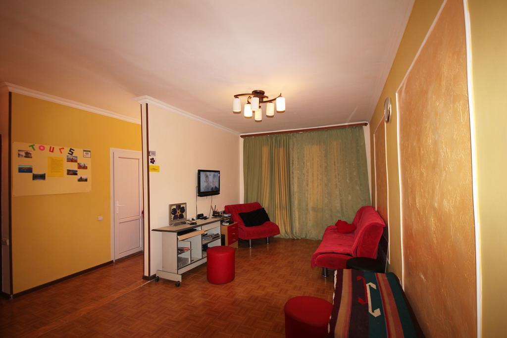 יירבאן Center Hostel And Tours מראה חיצוני תמונה