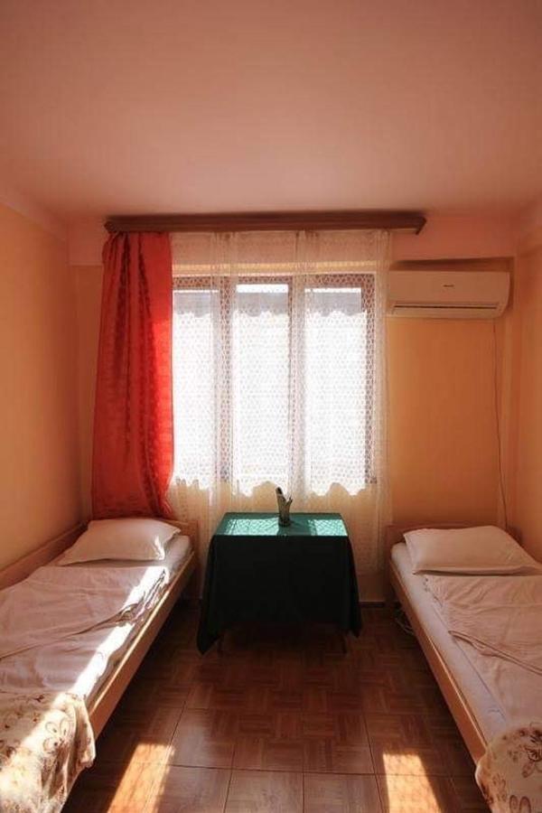 יירבאן Center Hostel And Tours מראה חיצוני תמונה