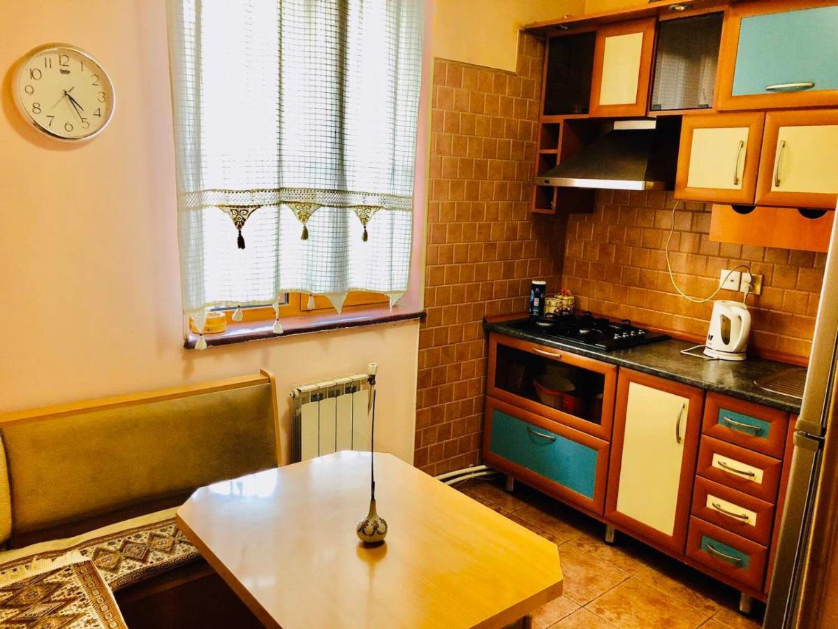 יירבאן Center Hostel And Tours מראה חיצוני תמונה