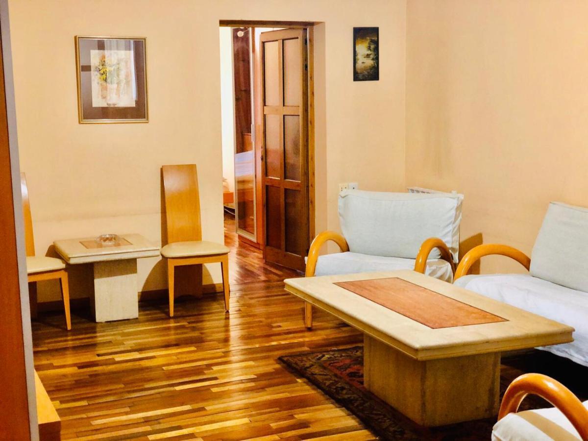 יירבאן Center Hostel And Tours מראה חיצוני תמונה